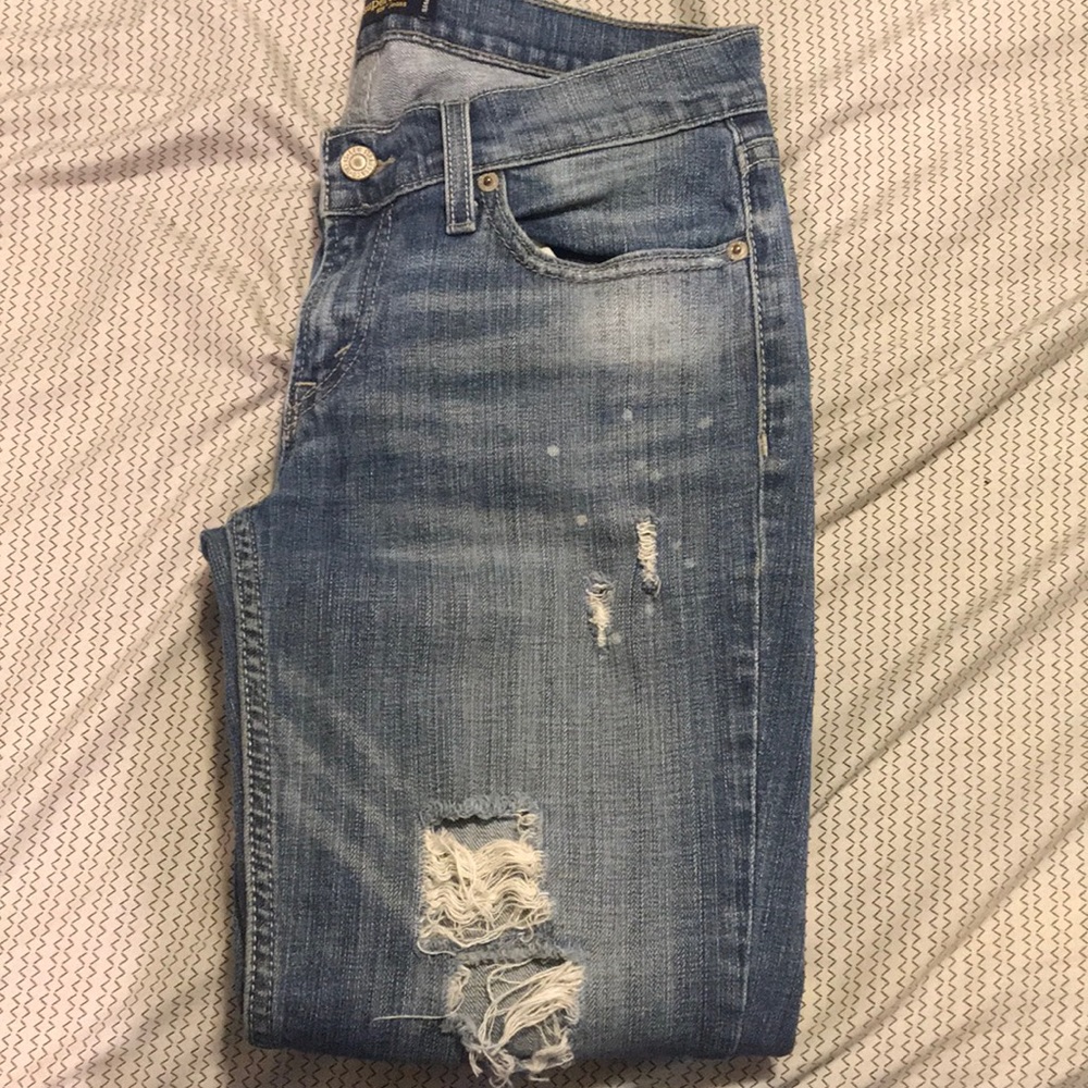 Distressed Levi’s Low Rise 524